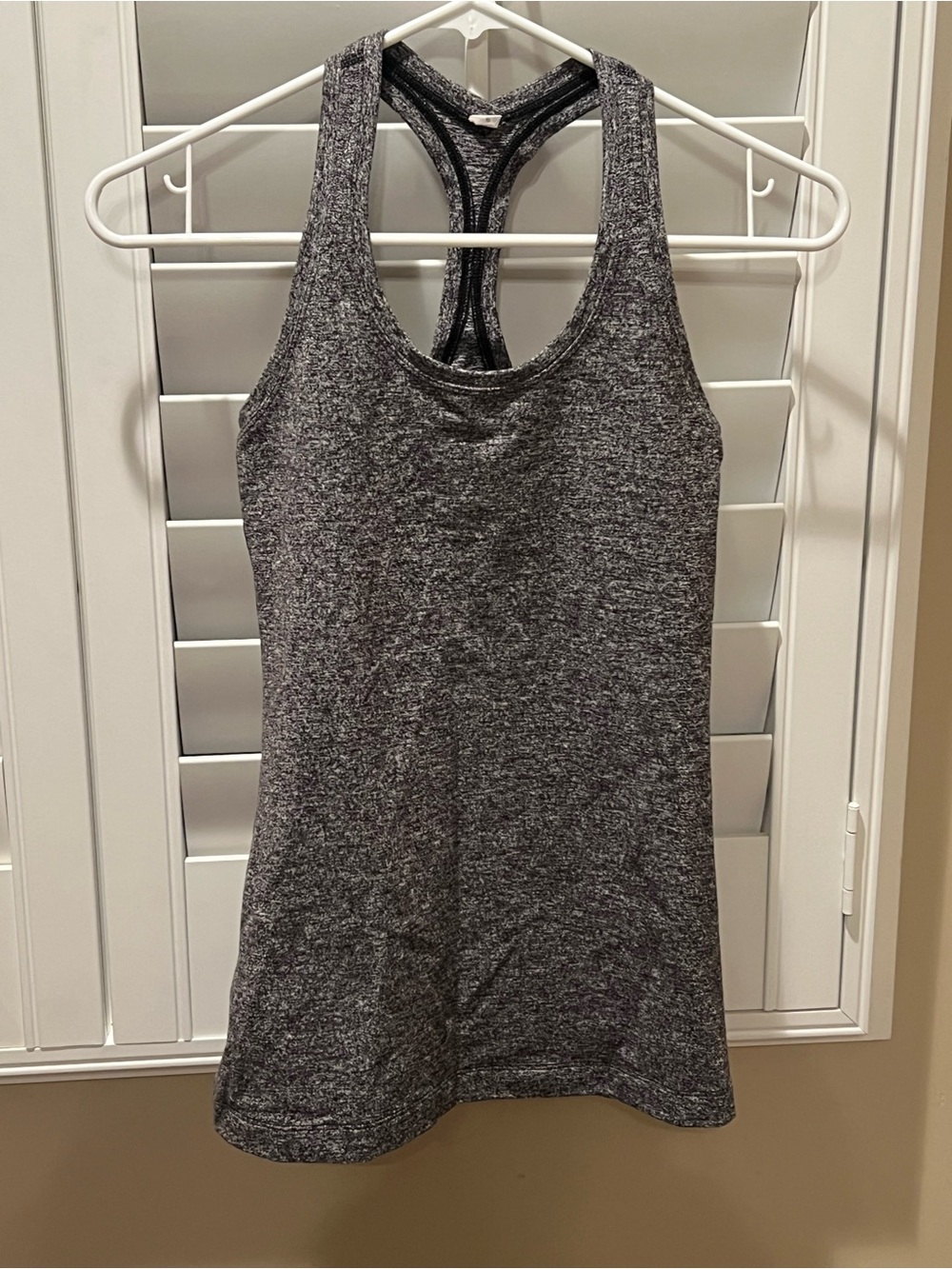 Women’s Lululemon Heathered Gray Racerback Athletic Tank Top size 6